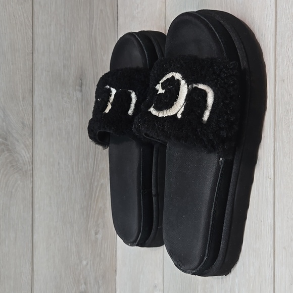 UGG Australia Black Fuzzy Slide Open Toe Platform Logo Sandals Shoes Sz 7 - Picture 2 of 11
